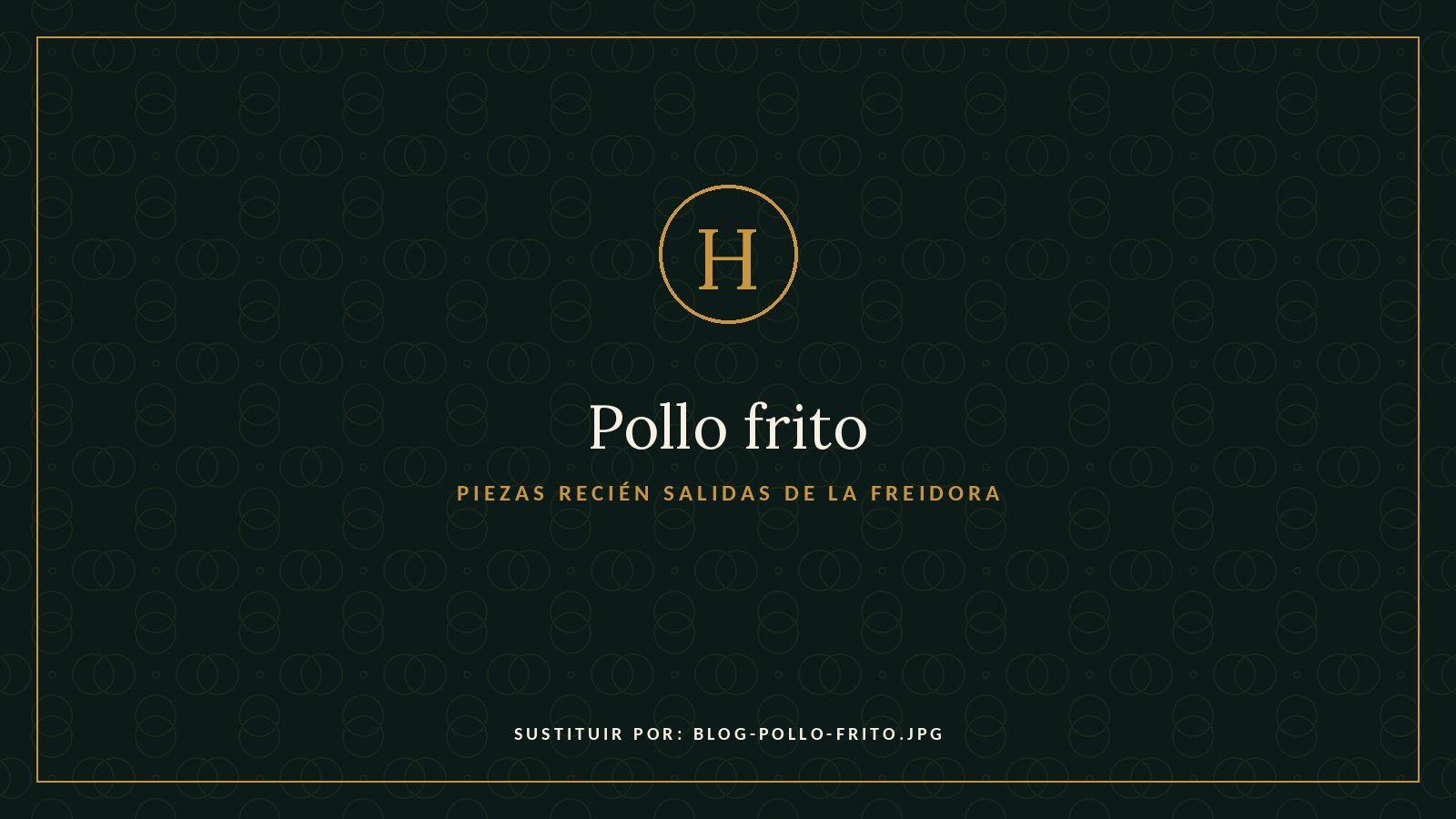 Piezas de pollo frito sureño con rebozado especiado cajun recién fritas